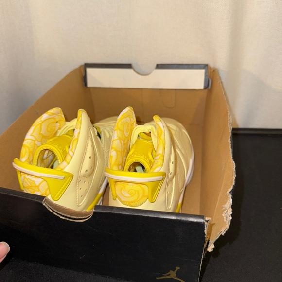 Jordan 6 Retro Dynamic Yellow Floral (GS) 4Y nwt - Picture 7 of 10
